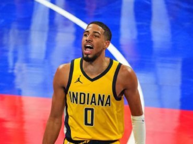  哈里伯顿助攻创新高步行者爆冷击败雄鹿