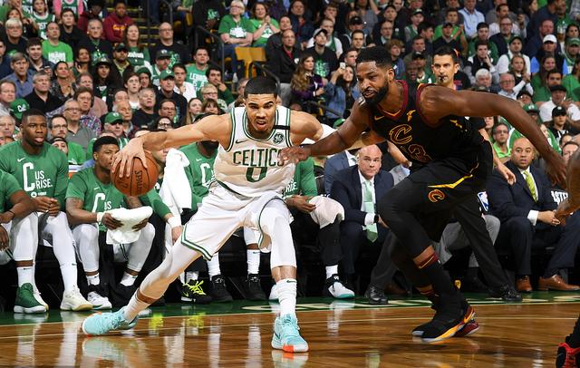  凯尔特人塔图姆戴护具训练，霍福德透露恢复细节  